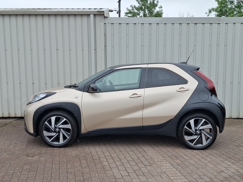 Toyota Aygo X 1.0 Vvt-i Edge Beige #4