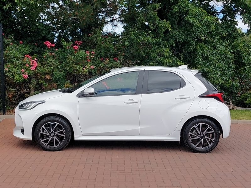 Toyota Yaris 1.5 Hybrid Design Cvt White #4