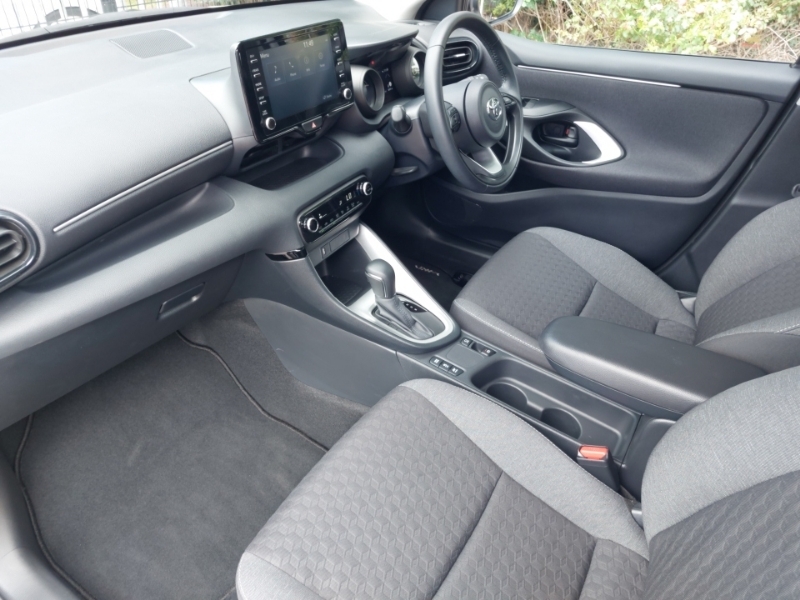 Toyota Yaris 1.5 Hybrid Design Cvt White #5