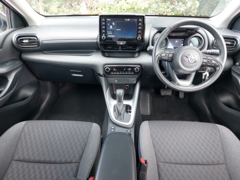 Toyota Yaris 1.5 Hybrid Design Cvt White #3