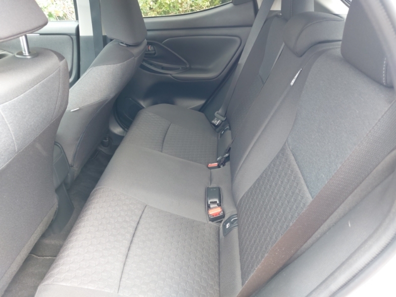 Toyota Yaris 1.5 Hybrid Design Cvt White #6