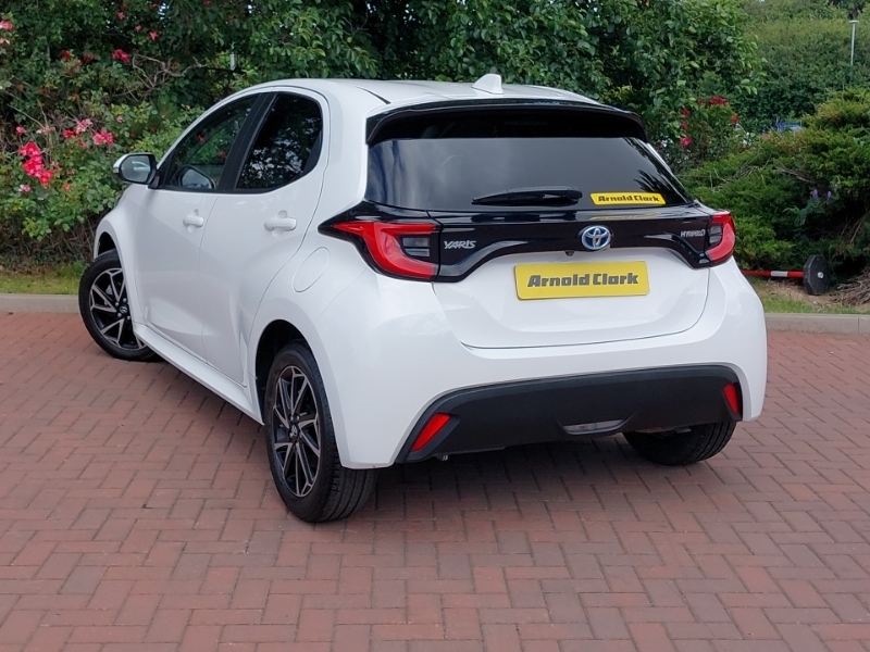 Toyota Yaris 1.5 Hybrid Design Cvt White #2