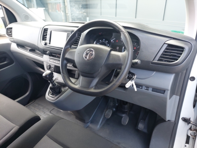 Vauxhall Vivaro 2900 1.5D 100Ps Dynamic H1 Van White #3