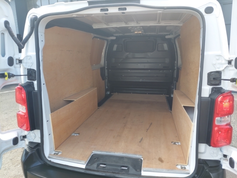 Vauxhall Vivaro 1.5 Turbo D 2700 Sportive Panel Van 6Dr Man White #18