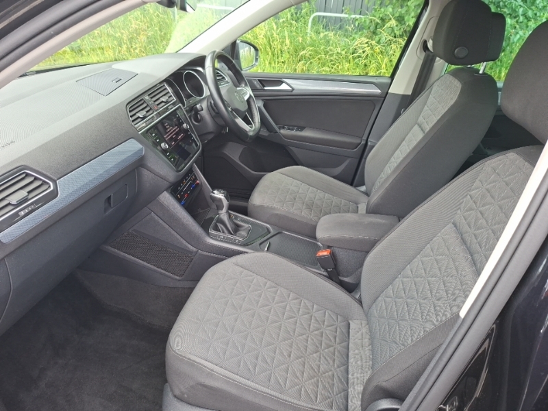 Volkswagen Tiguan 1.5 Tsi 150 Life Dsg Black #5