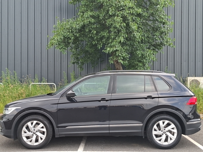 Volkswagen Tiguan 1.5 Tsi 150 Life Dsg Black #4