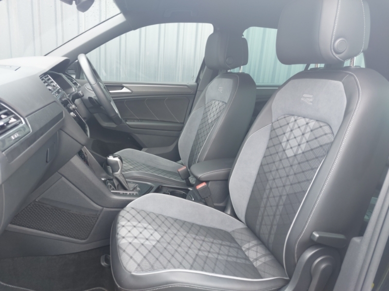 Volkswagen Tiguan 1.5 Tsi 150 R-line Dsg SE23WJJ Black #5