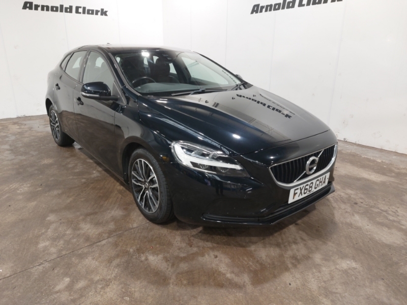 Volvo V40 T2 122 Momentum Black