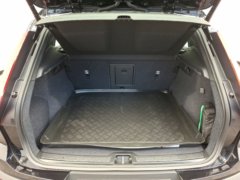 Volvo XC40 Plus, B3 Mild Hybrid, Dark White #13