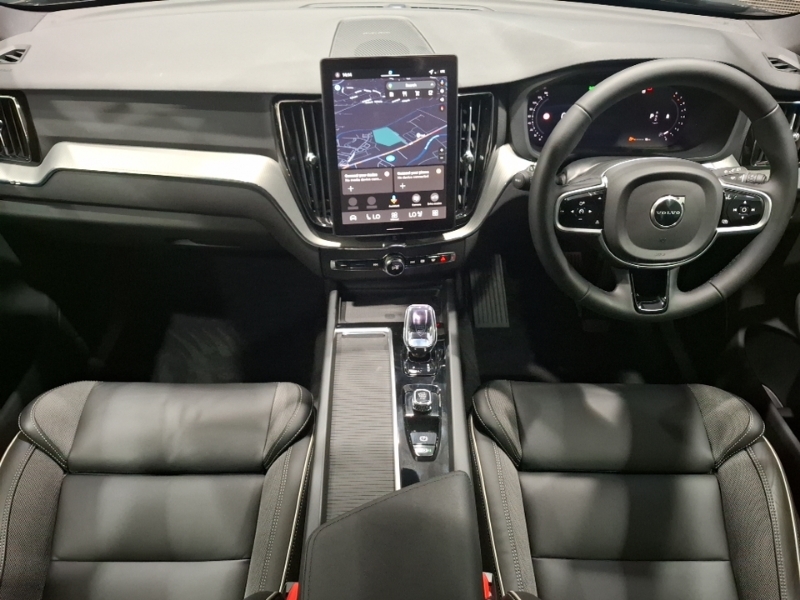 Volvo XC60 2.0 B5p Plus Black Edition Awd Geartronic Black #3
