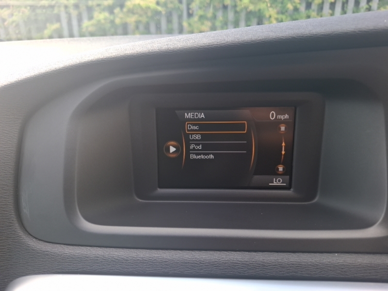 Volvo V40 2.0 D2 R-design Hatchback Euro 6 Silver #10
