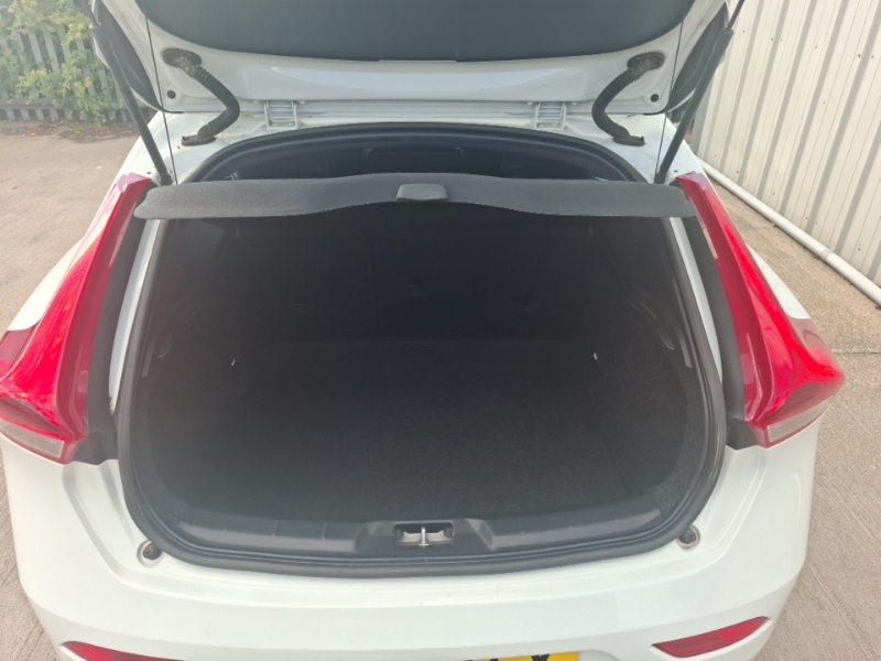 Volvo V40 2.0 D2 R-design Hatchback Euro 6 Silver #18