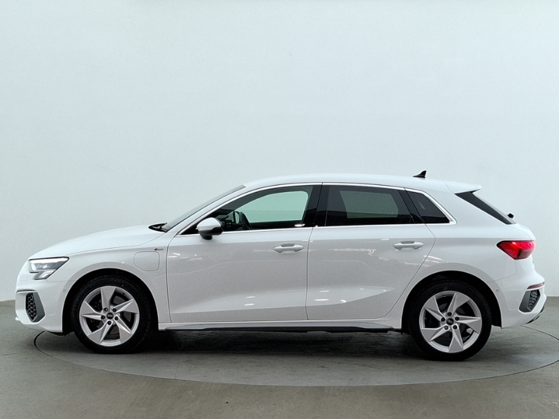 Audi A3 40 Tfsi E S Line S Tronic CV23YSF White #4