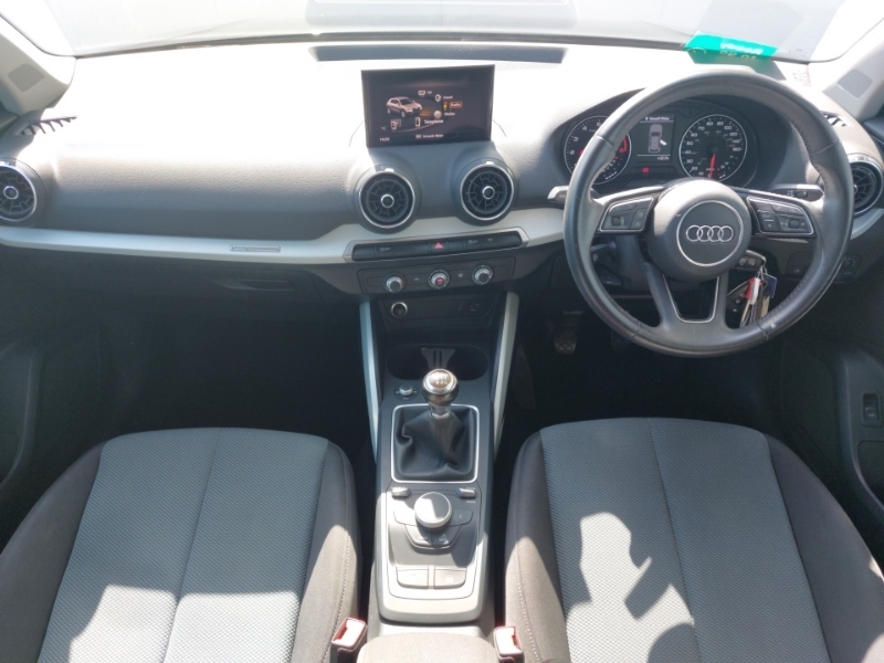 Audi Q2 30 Tfsi Technik Black #3