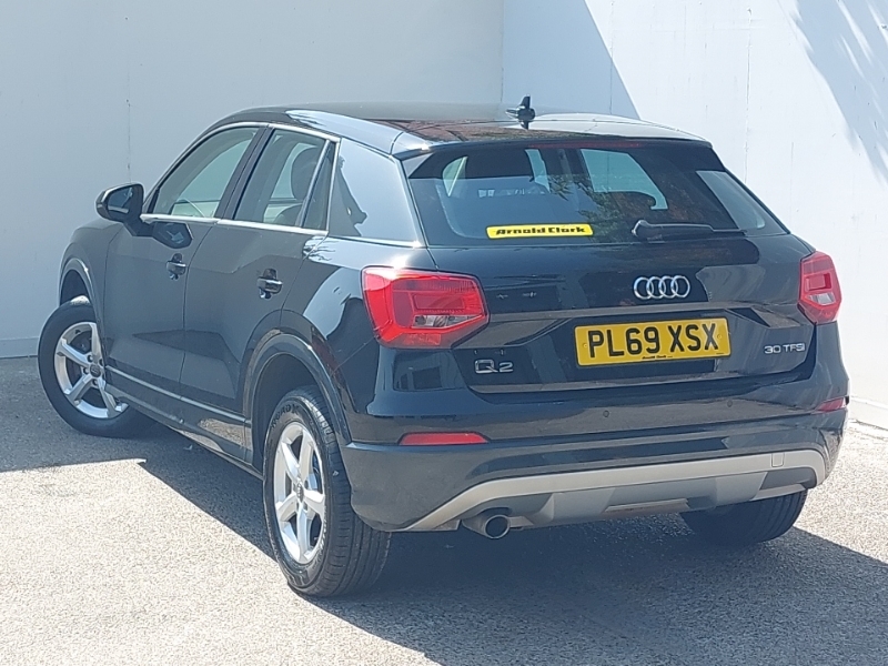 Audi Q2 30 Tfsi Technik Black #2