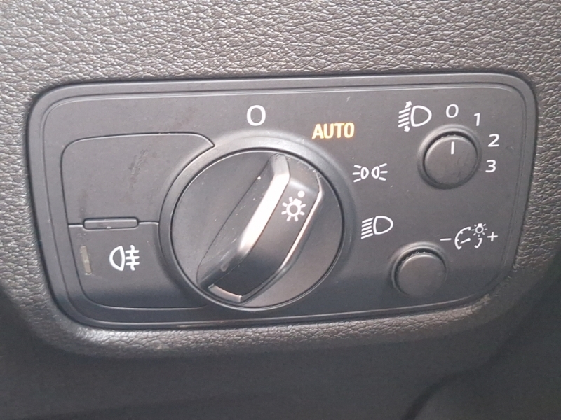Audi Q2 30 Tdi Technik Black #17