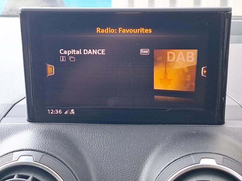 Audi Q2 30 Tdi Technik Black #11