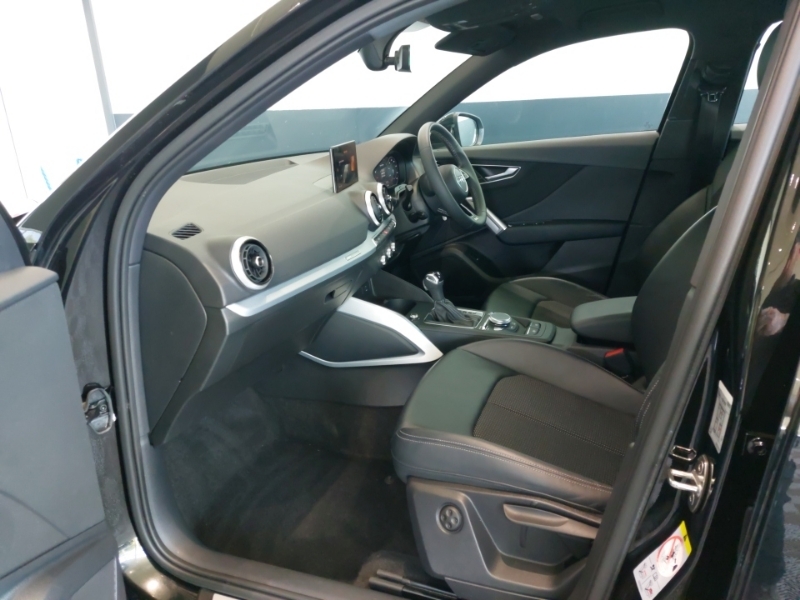 Audi Q2 35 Tfsi S Line S Tronic Black #5