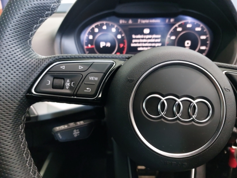Audi Q2 30 Tfsi Technik Black #12