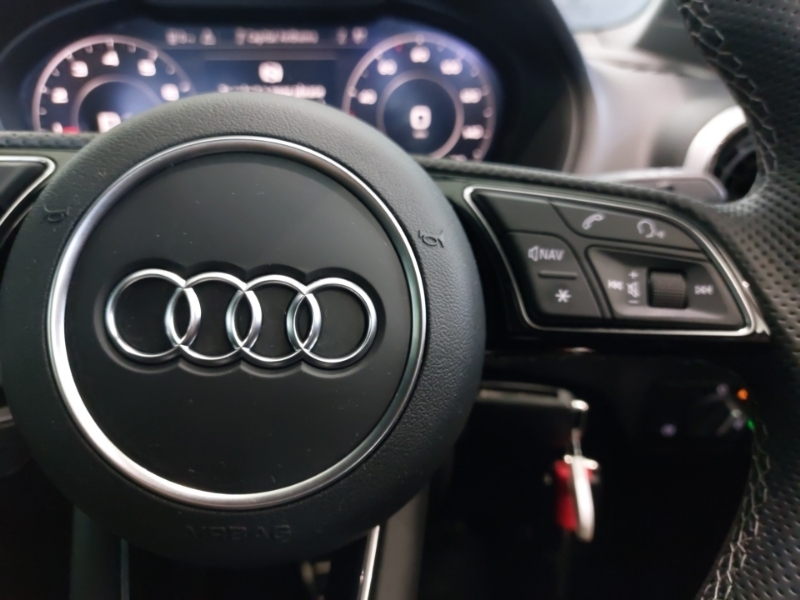 Audi Q2 30 Tfsi Technik Black #13