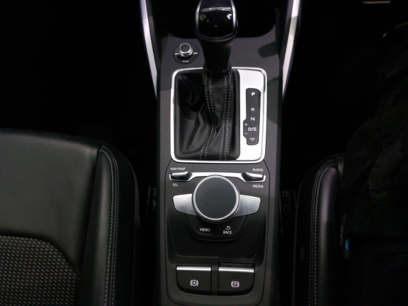 Audi Q2 30 Tfsi Technik Black #16