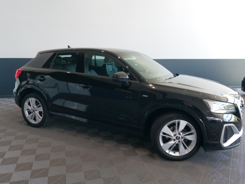 Audi Q2 30 Tfsi Technik Black #7