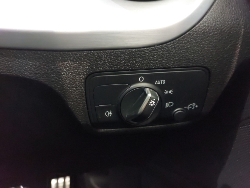 Audi Q2 30 Tfsi Technik Black #17