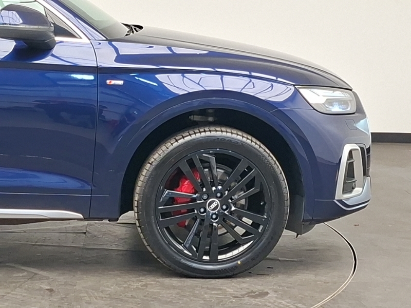 Audi Q5  Black #14