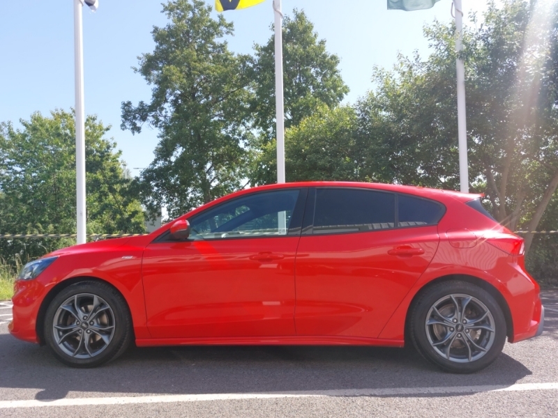 Ford Focus 1.0 Ecoboost Hybrid Mhev 125 St-line Edition Red #4