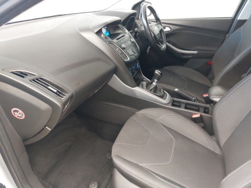 Ford Focus Focus Titanium Tdci White #5