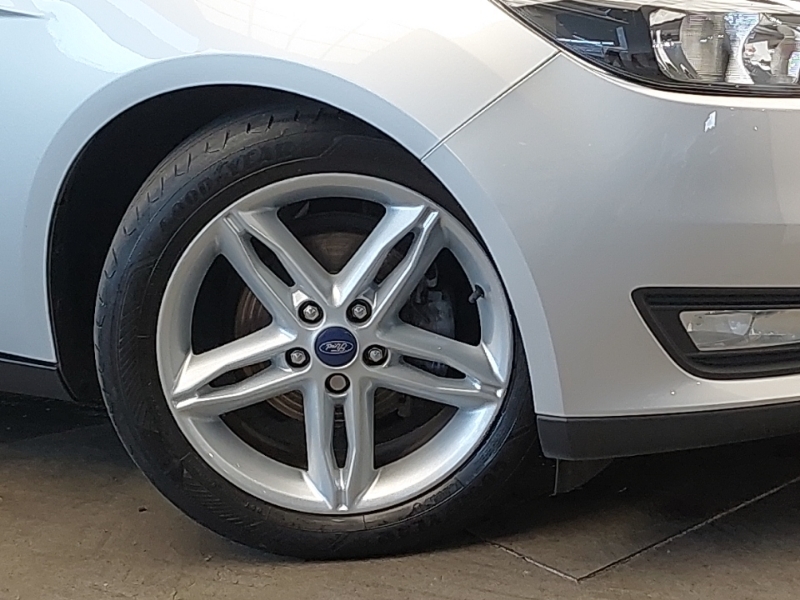 Ford Focus Focus Titanium Tdci White #20