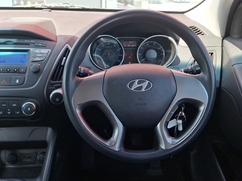 Hyundai Ix35 1.7 Se Nav Crdi White #8