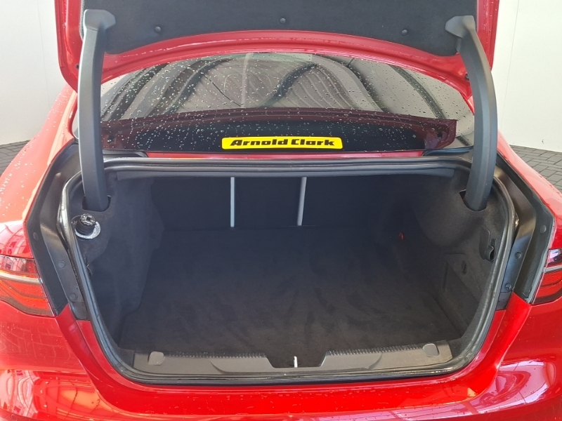 Jaguar XE R-dynamic S Red #18