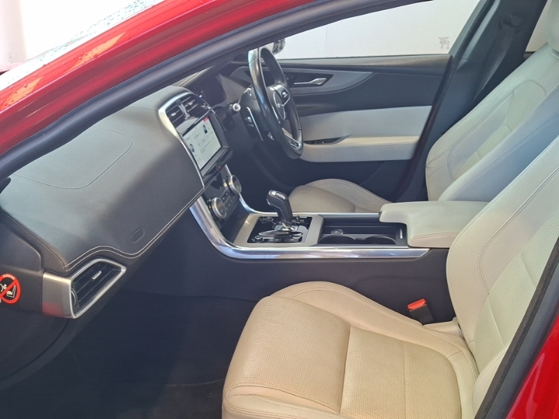 Jaguar XE 2.0D R-dynamic S Red #5
