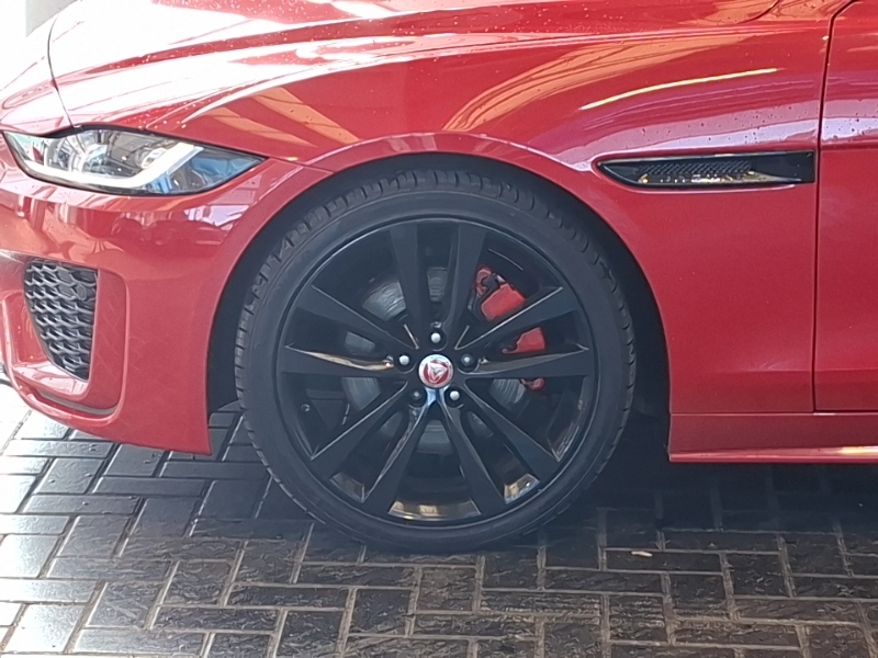 Jaguar XE R-dynamic S Red #19