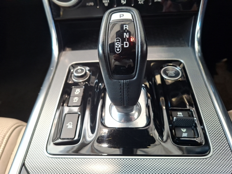 Jaguar XE R-dynamic S Red #17