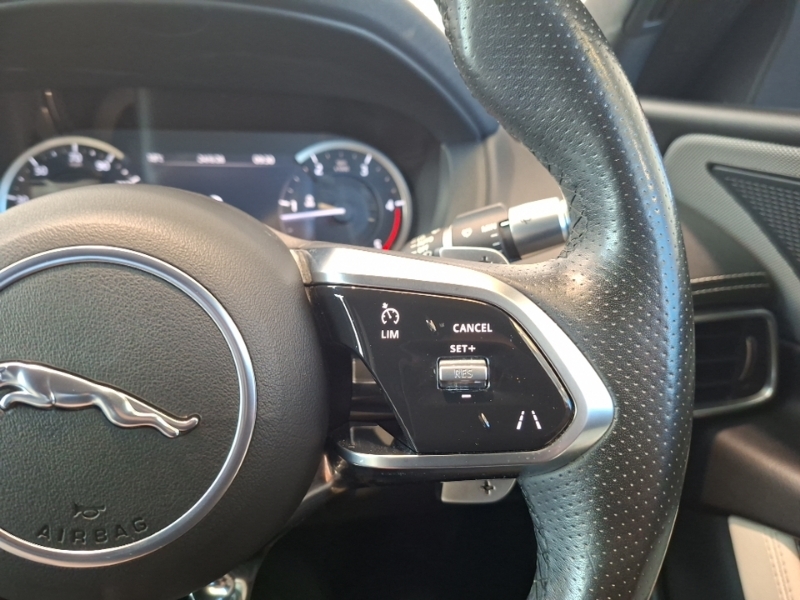 Jaguar XE R-dynamic S Red #13