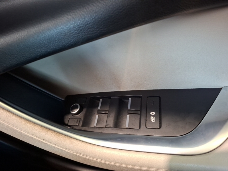 Jaguar XE R-dynamic S Red #15