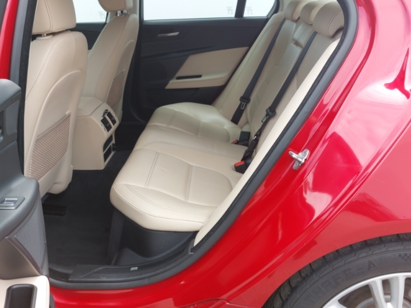 Jaguar XE 2.0D 180 Prestige Red #6