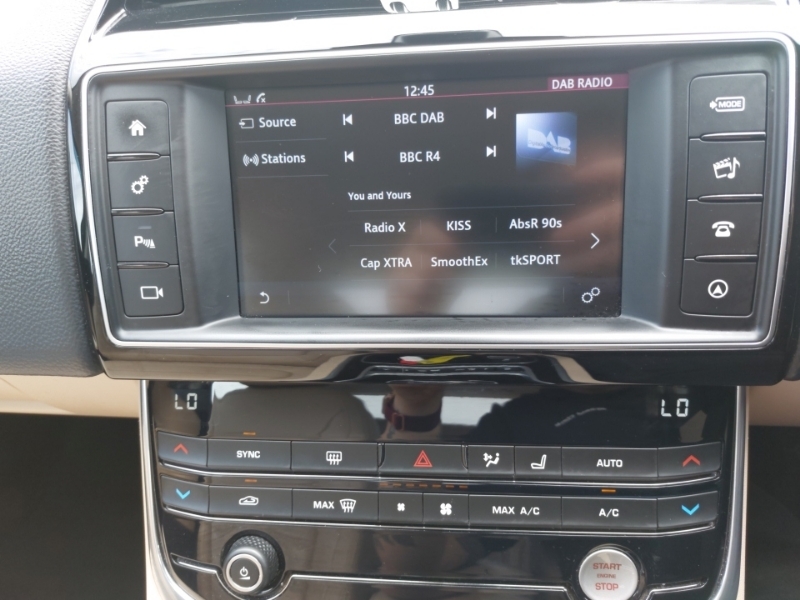 Jaguar XE Prestige Black #15
