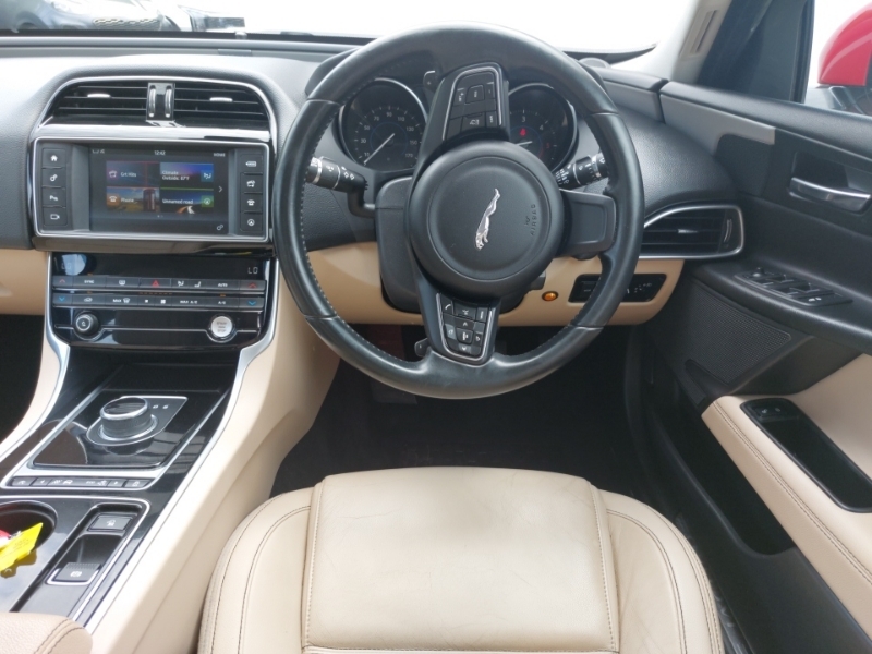 Jaguar XE Prestige Black #8