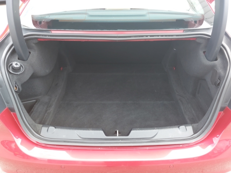 Jaguar XE Prestige Black #18