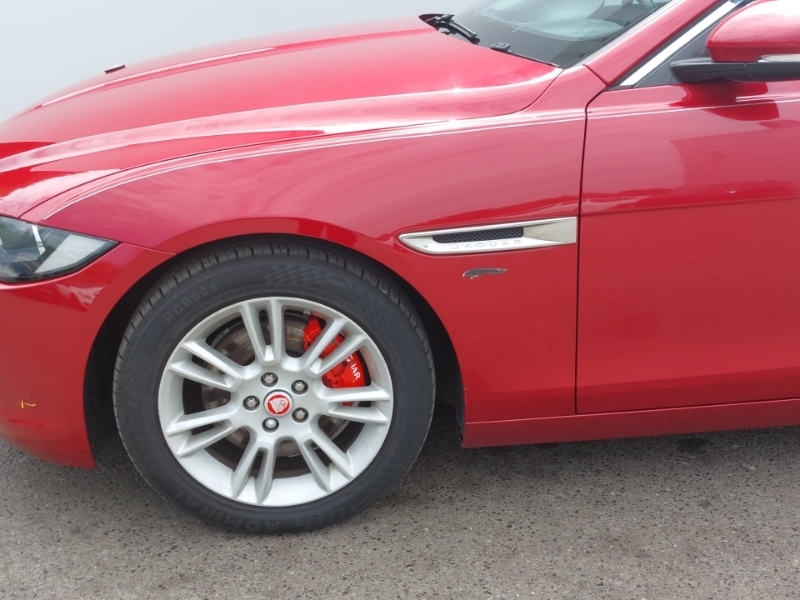 Jaguar XE Prestige Black #19