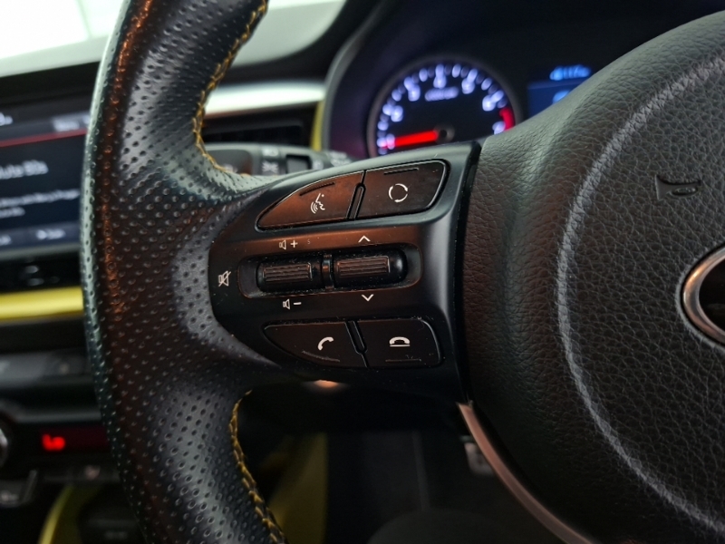 Kia Stonic First Edition Silver #12
