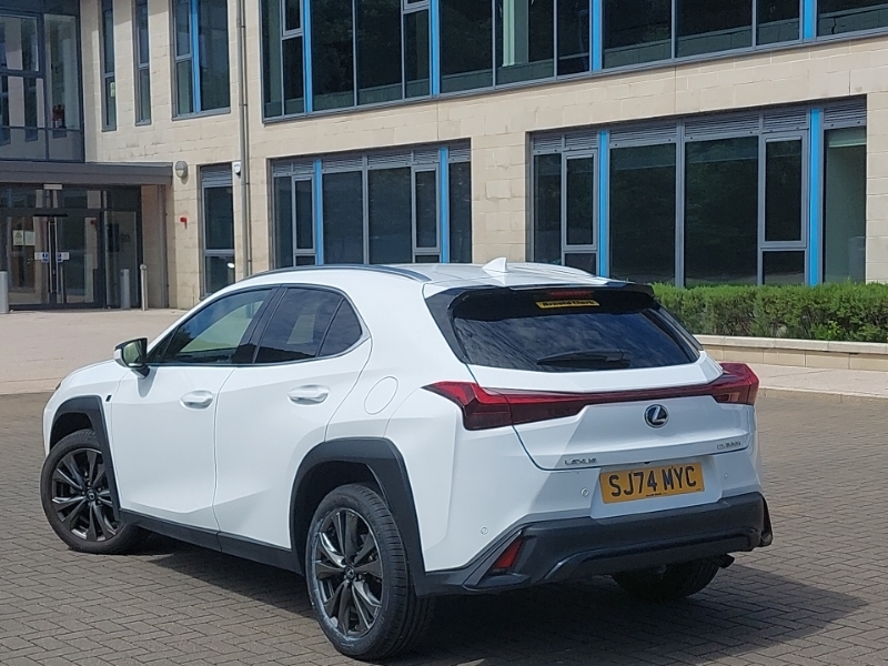 Lexus UX 300H 2.0 F-sport Design Cvt White #2