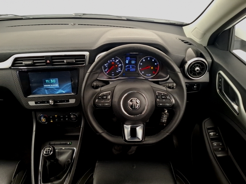 MG ZS Exclusive Red #8