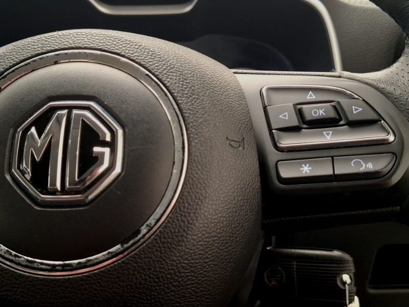 MG ZS Exclusive Red #13