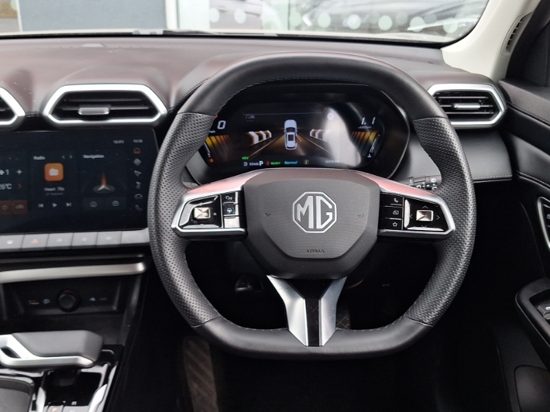 MG ZS 1.5 Hybrid Trophy Black #8