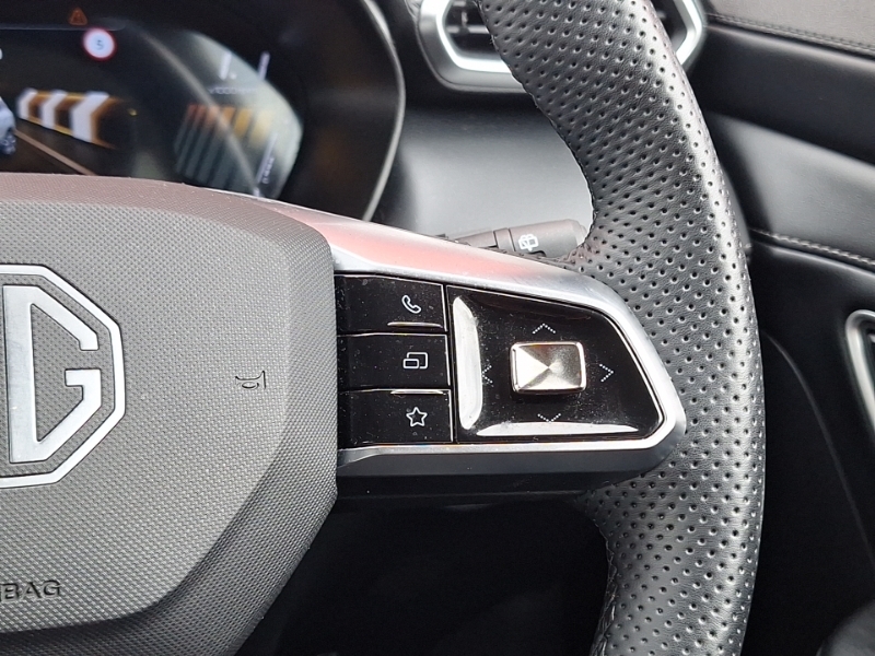 MG ZS 1.5 Hybrid Trophy Black #13
