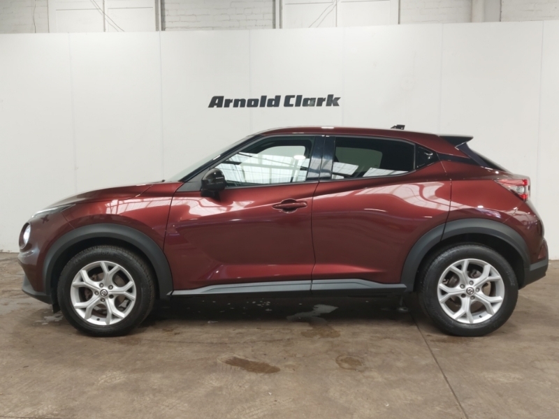 Nissan Juke Hatchback Red #4